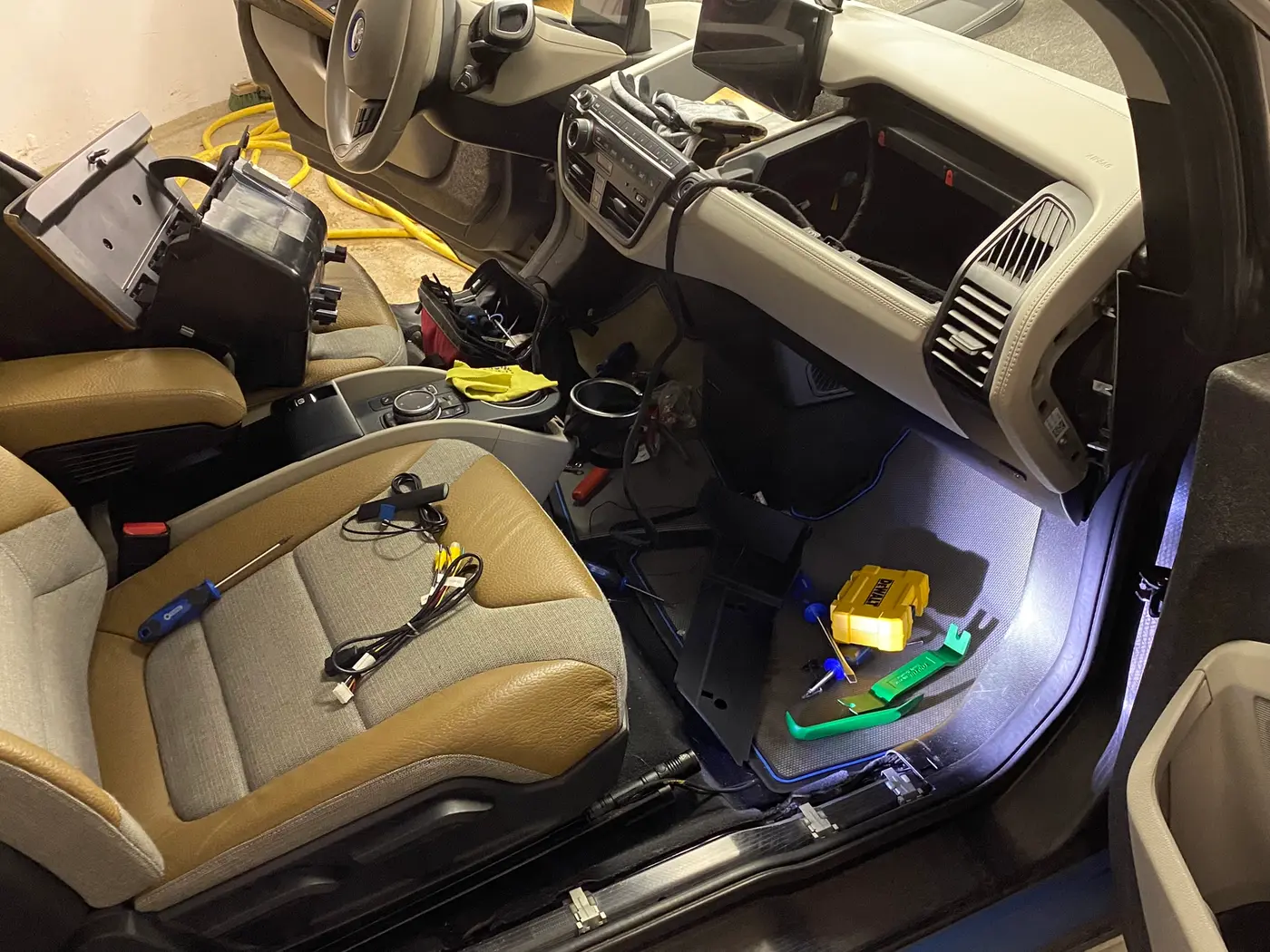 CarPlay & Android Auto retrofit — BMW i3